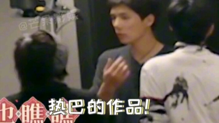 Wang Anyu sings “Zhi Fou,” Dilraba Dilmurat sings “Liang Liang” — then the two sneak into a small ro