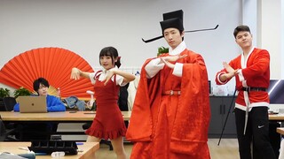 Bước nhảy văn phòng ⚡️Bạn vượt qua ngã ba ⚡️Không có ai trong công ty mà chúng tôi quan tâm