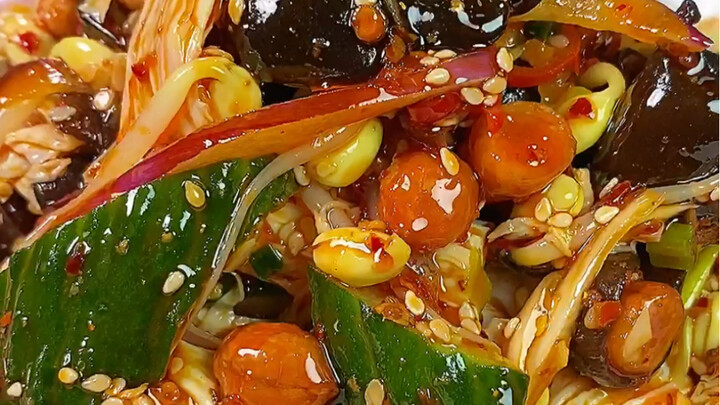 Don’t fill the New Year’s Eve dinner with just big dishes of meat and fish—adding this simple cold a