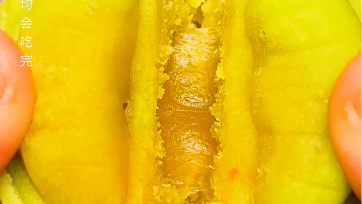 This Mid-Autumn Festival, are you going for a mooncake gift box or a red envelope?