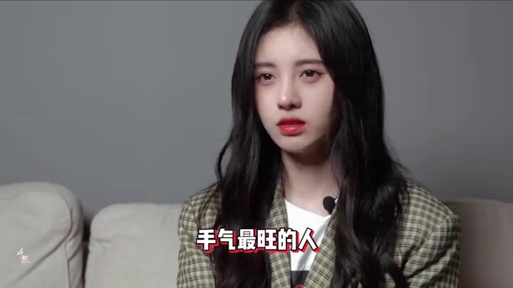 【จูจิ้งอี】ชาวเน็ตฮิตค้นหาบนเทรนด์: จูเป่าช่างเหมือนนางฟ้าแจกทรัพย์เสียจริง! ช่วงตรุษจีนแจกอั่งเปา 20