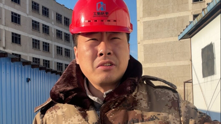 العمال ما عادوا يرغبون في تناول الطعام في الكافيتيريا.