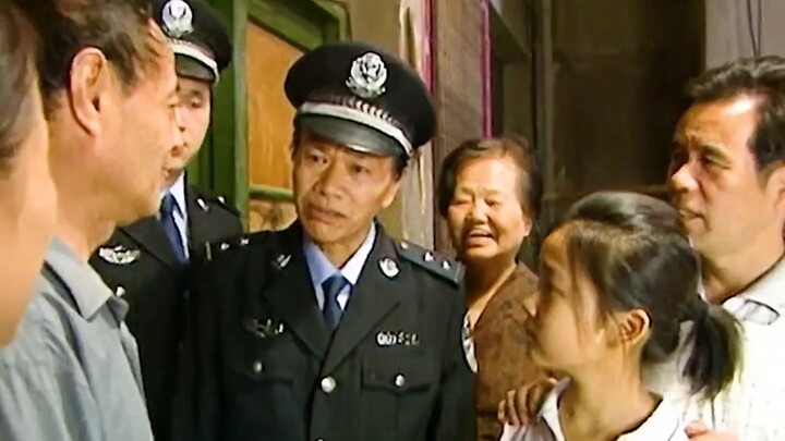 The fugitive got a fake ID, but just as he finished paying, the urban management officers showed up.