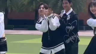 【earthmix】Huihui is such a flexible chubby girl lol ps: So cute