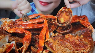 ASMR EATING SPICY SEAFOOD PLATTER PEN SHELL ABALONE SNOW CRAB WITH ENOKI MUSHROOM | LINH-ASMR 먹방