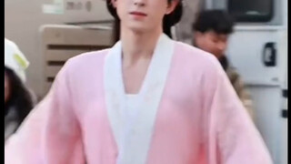 就冲敖瑞鹏这个娇媚女装造型，这个剧出来了高低得尝尝咸淡