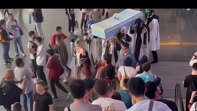 Genshin Impact cosplay social death famous scene