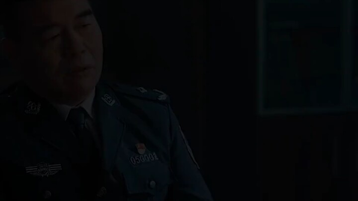Đứng trước kẻ đã làm tổn thương con gái mình, làm một người cha sao có thể nhẫn nhịn được chứ?