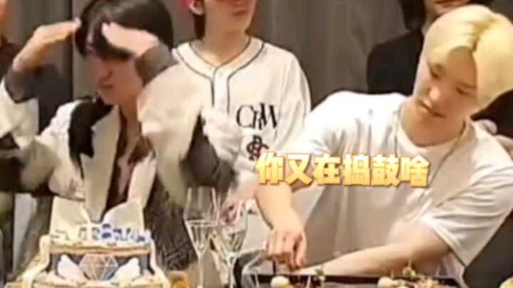 【ฉ่านปา】ย้อนชม: หลี่ฉ่านหยิบไม้จิ้มที่เสี่ยวปาเคยใช้มาทานอาหาร