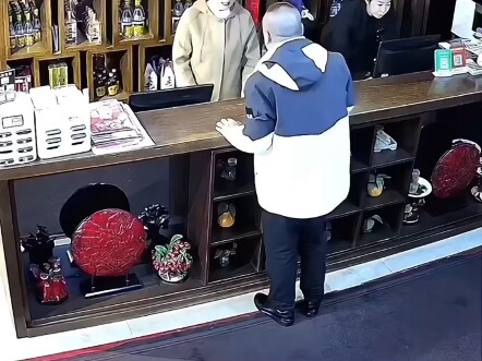 老板：您好，一共消费6兆。