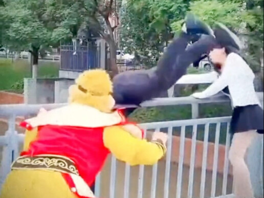 Trời ơi, công đức cười vỡ bụng luôn!!!