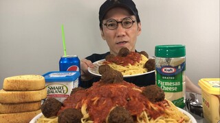 GIANT SPAGHETTI + MEATBALLS MUKBANG