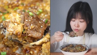 The very delicious beef rice bowl with egg