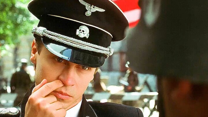 “A movie with too many iconic scenes—no real plot, just pure abstraction!”