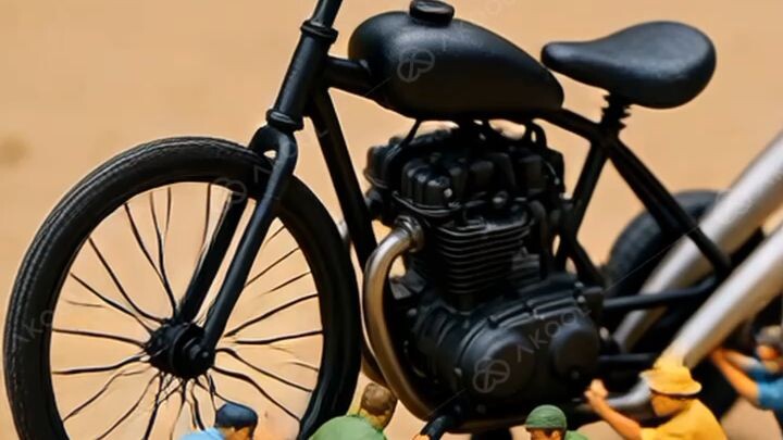 Uji coba sepeda sundung dengan mesin oleh mekanik miniature