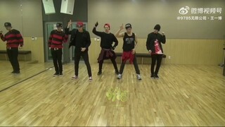 王一博uniq时期韩国YG练习室考古舞台 看到就是缘分