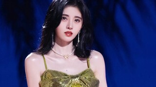 Hoàn toàn hiểu tại sao các đàn em diễn viên phụ đều khen cô ấy xinh đẹp! Cô ấy thực sự xinh đẹp, xin