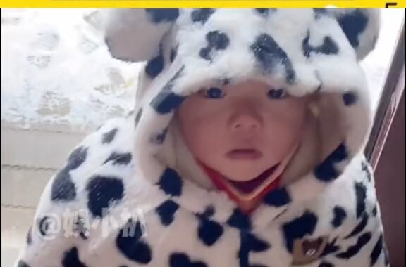 Anak kecil itu sudah menempuh perjalanan jauh demi bertemu denganmu untuk bermain
