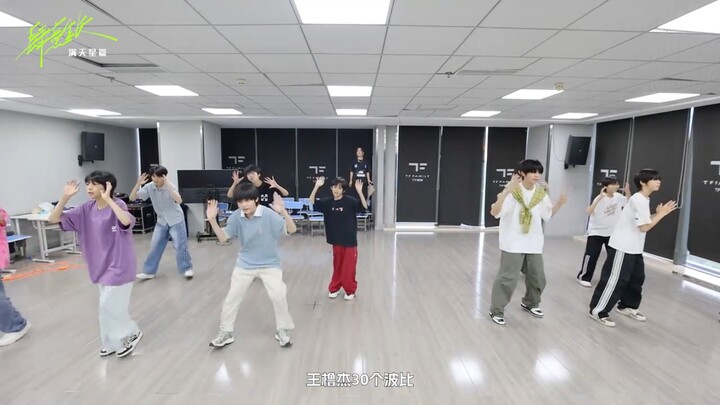 好可爱的老师：王~橹~杰~三十个波比