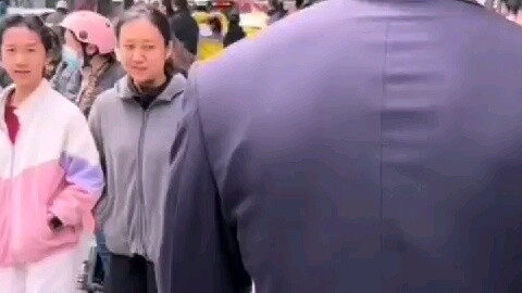 Orang asing di Tiktok hidup dengan cara yang abstrak dan kejam Bagian 7