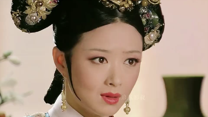 Nian Gengyao had the emperor’s eunuchs serve him food, and Consort Nian teased her brother for being