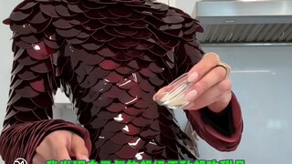 穿着高定服装做甜品！