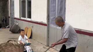 我就请问一下，有这么惯着孩子的吗？