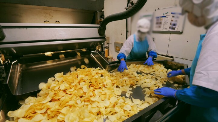 Saitama | A Time-Honored Potato Chip Factory: Turning 10 Tons of Potatoes into Chips