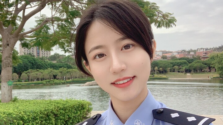 Nụ cười của “Tiền Tiền” giống như...