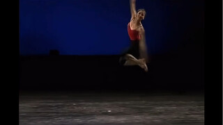 As long as we have Tang Shiyi's somersaults and leg-twisting jumps, who needs an electric fan?