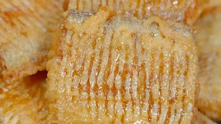 Fried hairtail prepared this way turns golden and crispy, and tastes absolutely delicious.