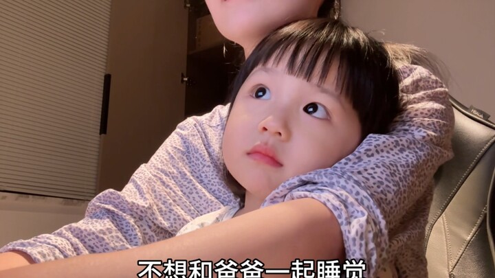 乖乖的陪着妈妈一起工作