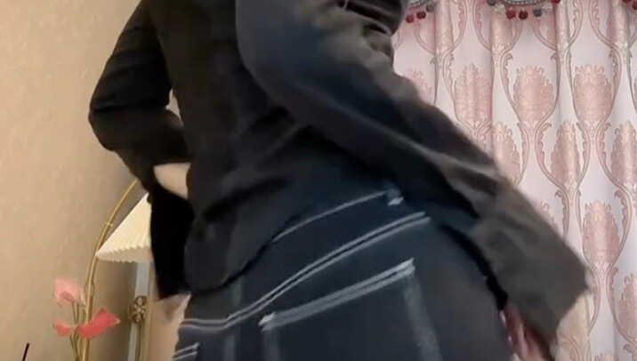 Goyang di bagian belakang celana jins