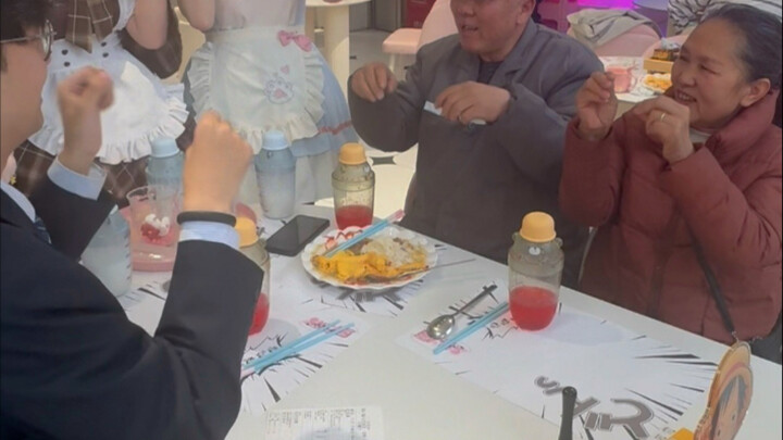 اصطحب المرشد إلى مطعم الخادمات: رحلة سحرية للجدّ والجدة!