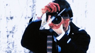 "本以为你是我的救赎，不想却是另一个深渊。"