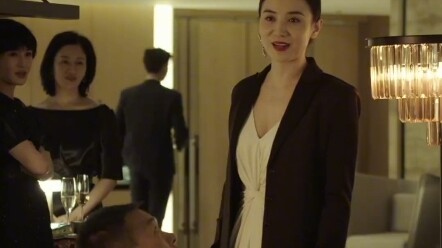 Wang Yuwen Forced to Dance at a Dinner Party in Her New Drama, Bai Ying Publicly Squeezed—And This I