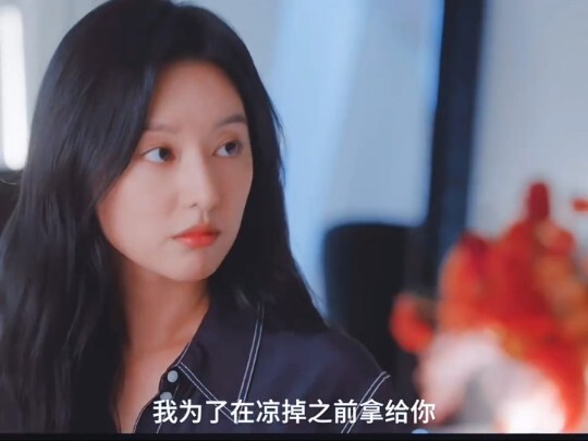 Hae-in, who never eats junk food, will try anything Baek Hyun-woo gives her—she really loves Baek Hy