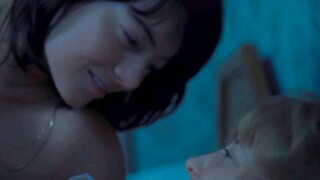 Emma Stone x Andrea Riseborough kiss scene