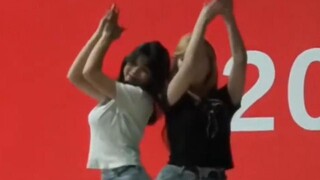 [Welcome Party] Vocational School + Stage Performance + Mobile Phone Recording—these three elements 