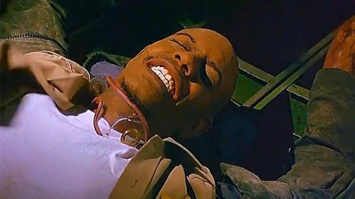 A masterpiece of the action genre: a prison riot high above the clouds!