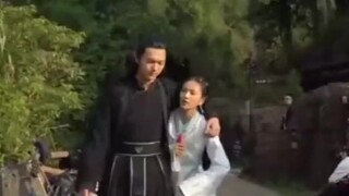 Di balik layar angkuh, Xu Kai menguap dan meminta pelukan. Netizen meminta saya untuk memindahkan Bi