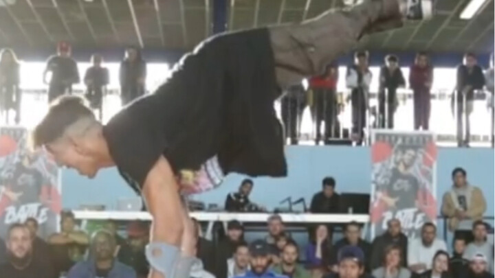 สตรีทแดนซ์ระดับแชมป์! หนุ่มผู้พิการแต่มีใจแกร่ง เต้นได้ยอดเยี่ยมจนน่าชื่นชม สมควรให้ไลก์รัวๆ 👍👍👍