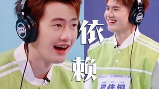 救命这下意识的依赖，原来永日说的铿仔超爱他只是不爱表现都是真的啊啊啊！！嘉宾都忍不住贴脸开大了哈哈哈“他的眼里都是你”才发现茶才是最佳助攻这金句绝了哈哈哈！！！