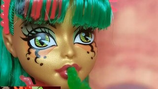 [Monster High Dolls] What kind of performance will the Chinese dragon present in the Western circus?