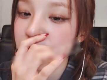 ฉันถามน้องยวี่ฉีว่าในวงใครเหมาะจะเป็นแฟนฉัน