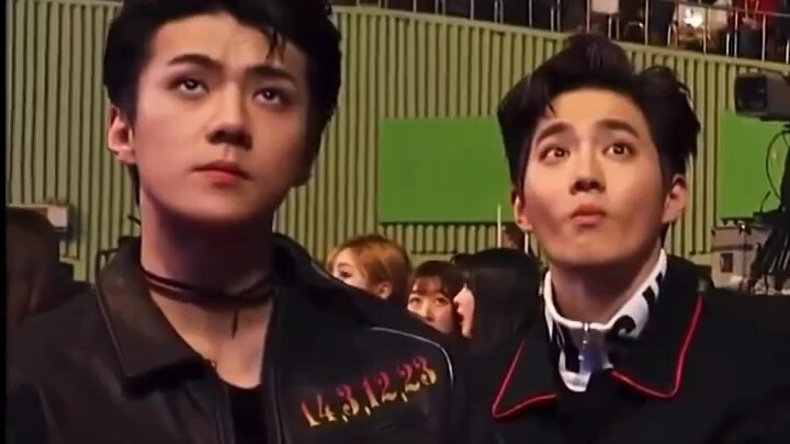 【EXO】当镜头突然扫到你哥