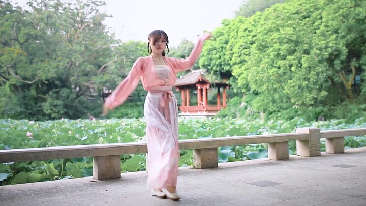 【Fish Ball】❀Do you know?❀ Ask the curtain-roller, but he says the crabapple tree remains the same