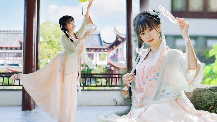 It is the beautiful scenery of Jiangnan, and I meet you again in the season of falling flowers [Boat