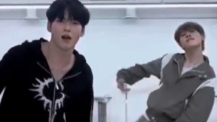 【ZB1】Sung Hanbin + Seok Matthew Click Like duet dance!