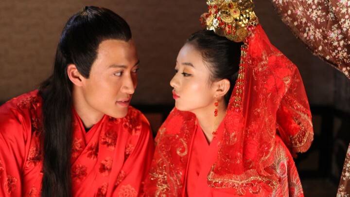 “Đại phu nhân đã cứu đại bảo chủ về rồi!!” “Cô nói gì vậy?” “Anh ấy đâu có nói sai mà”